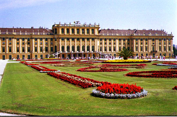 Schonbrunn palace in Austria 