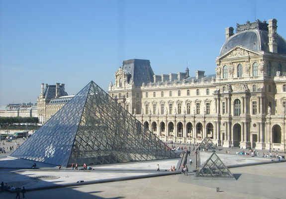 louvre museum in Paris 